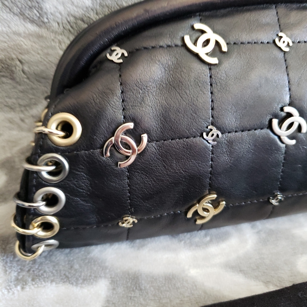 Chanel Vintage Clutch Limited Edition Black Leather CC Charm Logo Gold & Silver - Picture 6 of 17